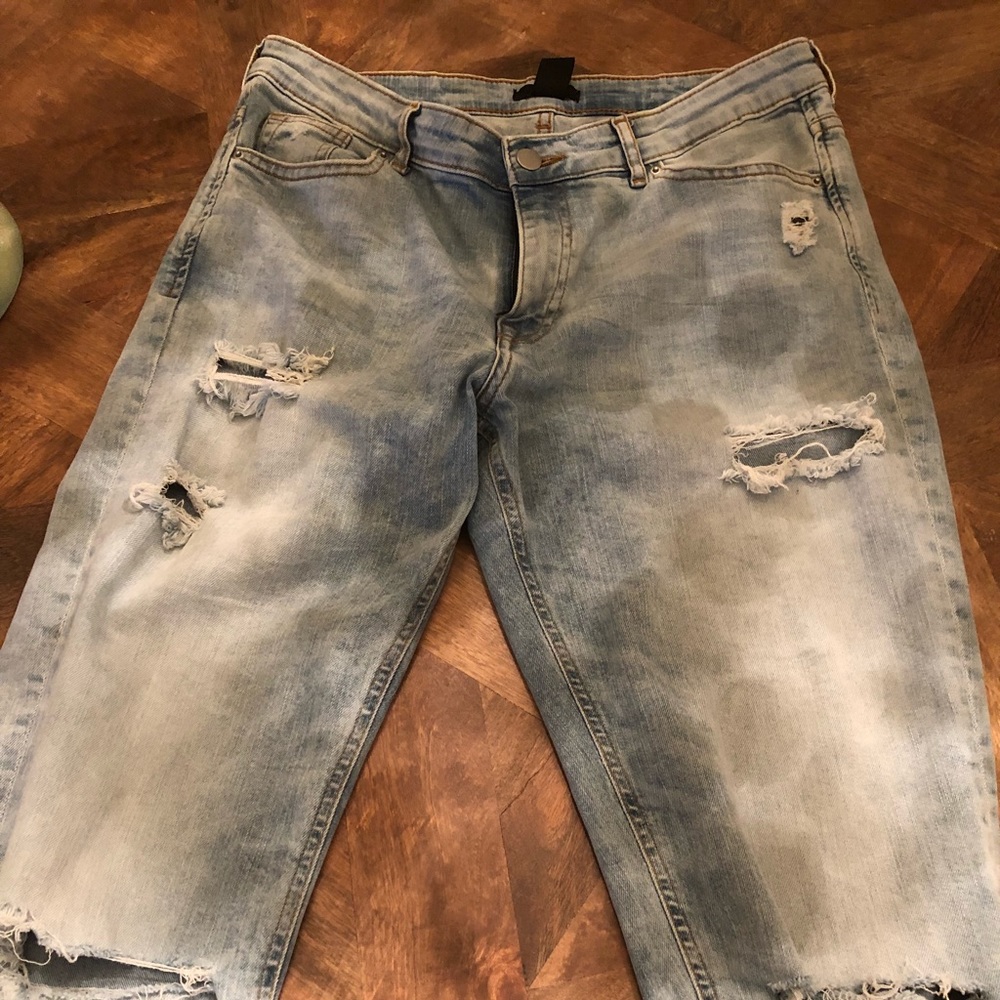 Distressed boyfriend jeans